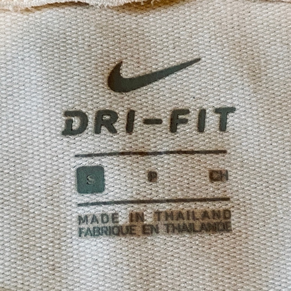 >< SOLD >< Nike Dri Fit Crop Top - Picture 3 of 3